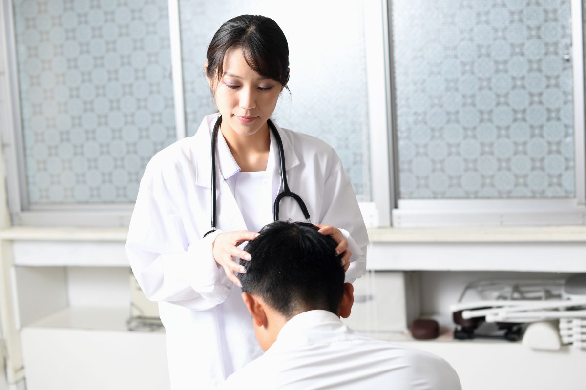 育毛サロンで髪の毛の悩みが改善されない場合は薄毛を疑おう