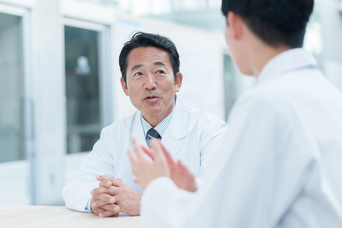 対策しても生え際の後退が進行するなら専門家へ相談しよう