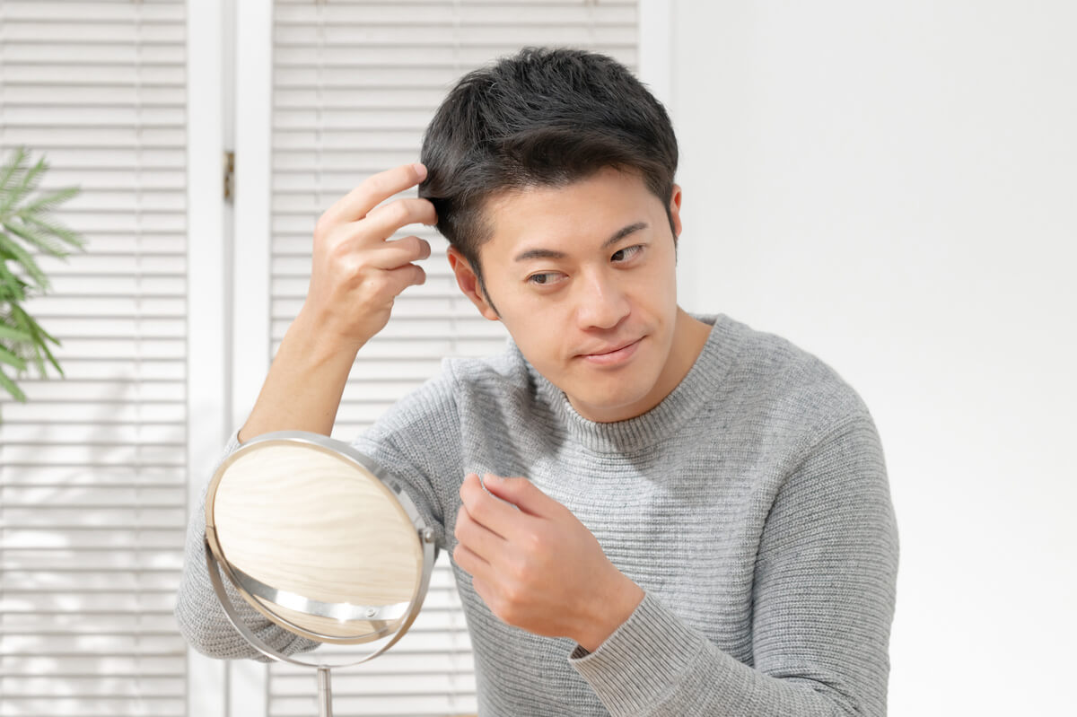 忙しい男性もヘアケアを励行して秋の抜け毛を予防しよう